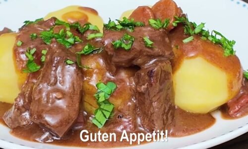 Dieses berühmte ungarische Rindfleischrezept! Das leckerste Gulasch, ganz einfach!