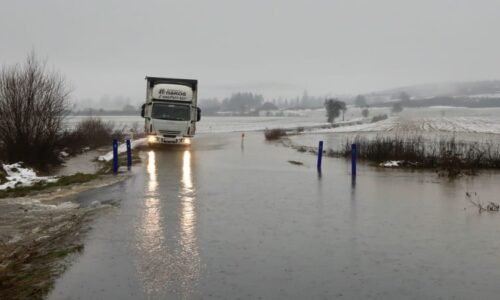 Kalamita na Slovensku: Běsnící živly vyvolaly záplavy a sesuvy bahna, na horách hrozí laviny Kalamita na Slovensku: Běsnící živly vyvolaly záplavy a sesuvy bahna, na horách hrozí laviny