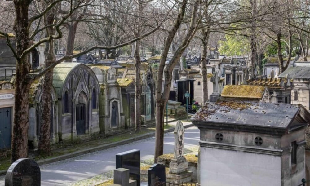 Ležet vedle Édith Piaf, Chopina či Jima Morrisona? Paříž rozjela velkou hřbitovní loterii