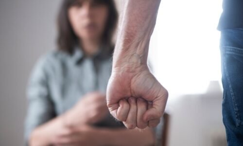 Svěřte se, vyzývají praktici oběti domácího násilí. Trýzeň zakusila každá třetí Evropanka