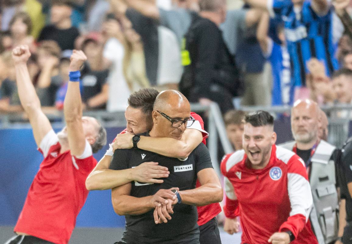 VIDEO Dôležitý odkaz, ktorý vštepuje do hláv hráčov Slovenska. Calzona: Chceme tu všetkých zaskočiť VIDEO Dôležitý odkaz, ktorý vštepuje do hláv hráčov Slovenska. Calzona: Chceme tu všetkých zaskočiť