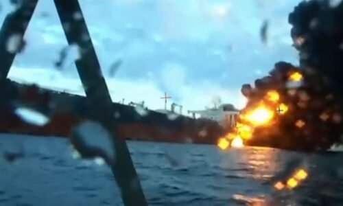 Zasáhli jsme ruskou stínovou flotilu, hlásí Ukrajinci. K útoku měli použít podvodní drony Zasáhli jsme ruskou stínovou flotilu, hlásí Ukrajinci. K útoku měli použít podvodní drony