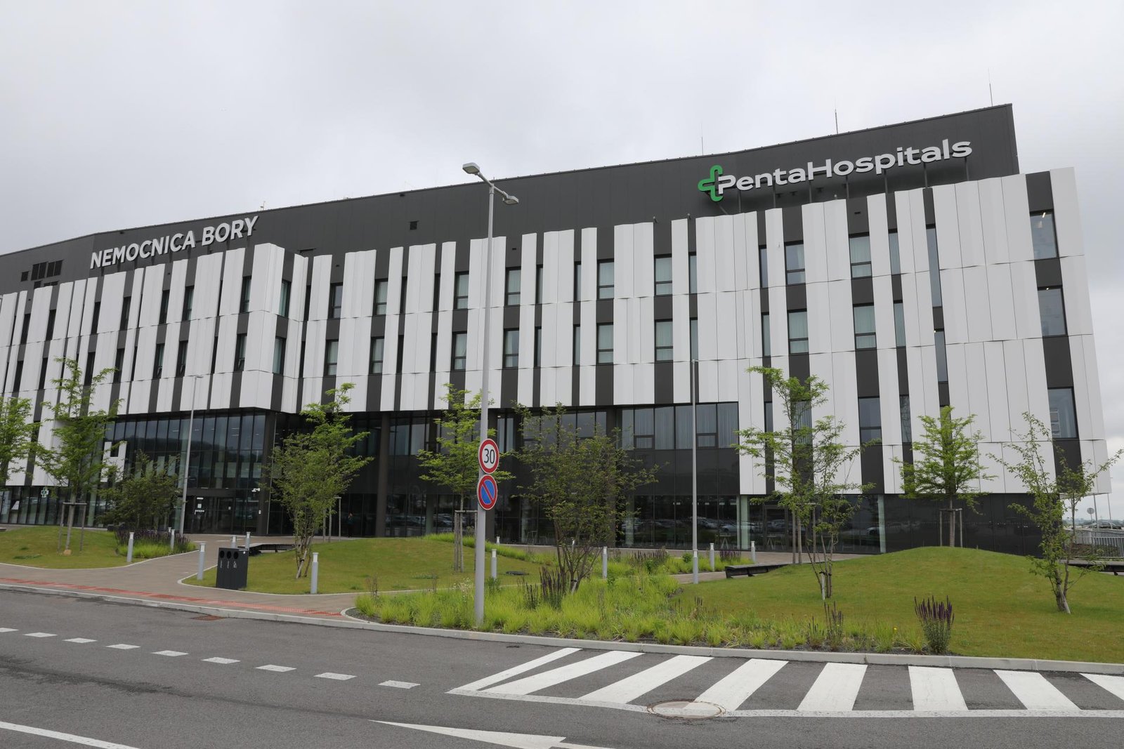 V Nemocnici Bory odstránili nádor na chrbtici endoskopicky a s 3D navigáciou