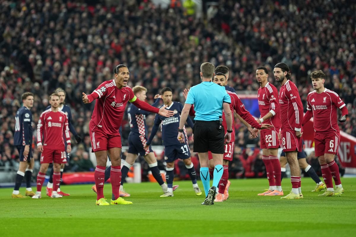 Šok na Anfielde. Liverpool si preniesol tragickú formu do Ligy majstrov