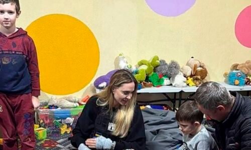 Angelina Jolie se zjevila na Ukrajině. Jejího řidiče zadrželi vojáci