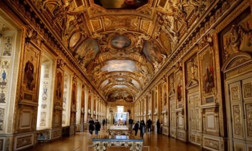 Absurdní pozadí loupeže století: Heslo do kamer bylo „Louvre“, systém běžel na Windows 2000 Absurdní pozadí loupeže století: Heslo do kamer bylo „Louvre“, systém běžel na Windows 2000