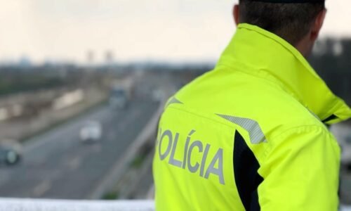 Diaľnici D1 pri Ilave je pre dopravnú nehodu uzavretá, obmedzenia budú trvať pár hodín Diaľnici D1 pri Ilave je pre dopravnú nehodu uzavretá, obmedzenia budú trvať pár hodín