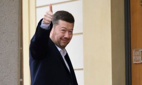 Nemůže nás vést popírač holokaustu, zlobí se končící vláda. Apeluje na svědomí kolegů z ANO Nemůže nás vést popírač holokaustu, zlobí se končící vláda. Apeluje na svědomí kolegů z ANO