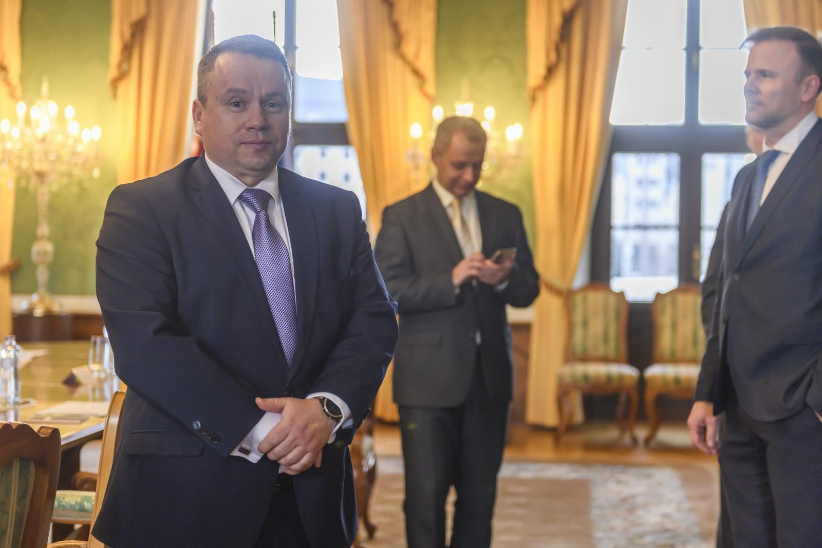 Zdaňovanie vysokopríjmových zamestnancov sa sprísni, z eura práce im zostane len 41 centov