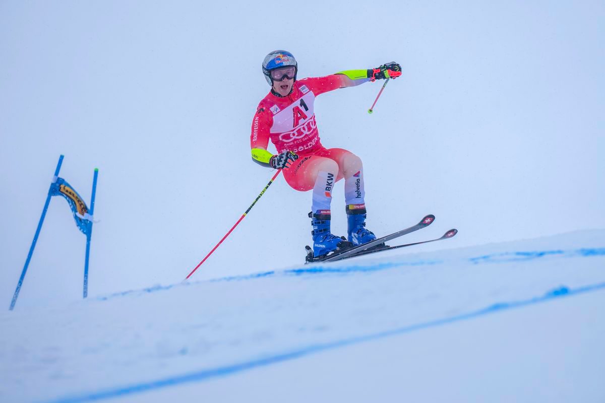 Švajčiarsky lyžiar triumfoval v úvodnom super-G novej sezóny Svetového pohára: Rakušania boli silní