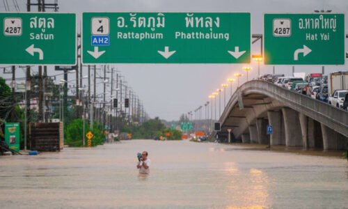OBRAZEM: Zkáza v dovolenkovém ráji. Povodně zabíjely, napršel rekord za 300 let