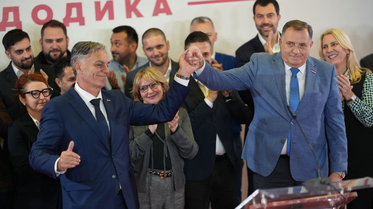 Európski vojnoví štváči zosmutneli, „kandidát separatistov“ vyhráva prezidentské voľby aj v Srbskej republike