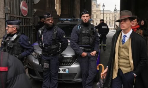 Záhada „detektiva“ z Louvru rozpletena: Mladík prozradil, jak se stal slavným Záhada „detektiva“ z Louvru rozpletena: Mladík prozradil, jak se stal slavným