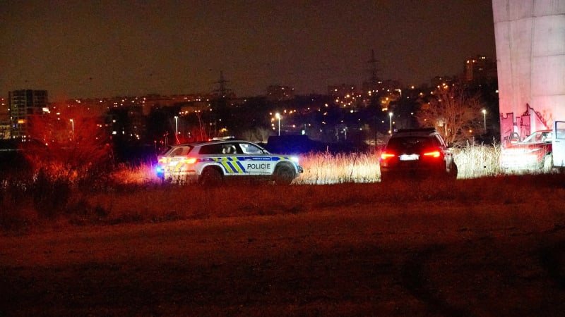 Dramatický únos v Praze: Muže naložili do auta a chtěli 200 tisíc. Hrozili uříznutím prstu