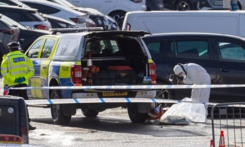 Tragédie ve vlaku odhalila obavy Britů. Pocit bezpečí mizí, nože se staly symbolem strachu