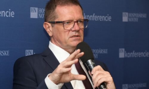 Kmec odstupuje, aby chránil "Hlas a Slovensko", kritiku označil za hejt. Demisia je len gesto, reaguje Soták Kmec odstupuje, aby chránil „Hlas a Slovensko“, kritiku označil za hejt. Demisia je len gesto, reaguje Soták