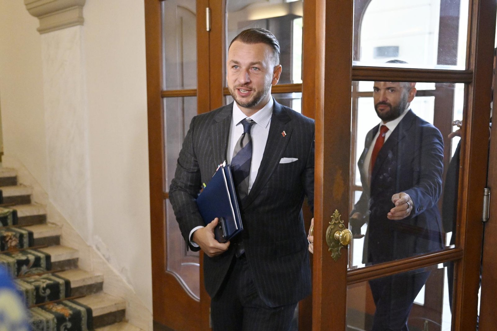 Šutaj Eštok dal Kmecovi pokyn pozastaviť výzvy na inovácie