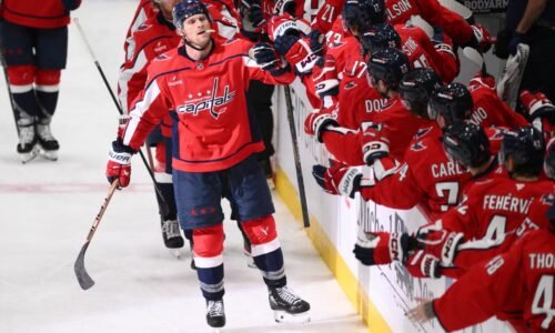 NHL: Fehérváry pomohol Washingtonu ukončiť sériu prehier, presadil sa aj Ovečkin s historickou métou