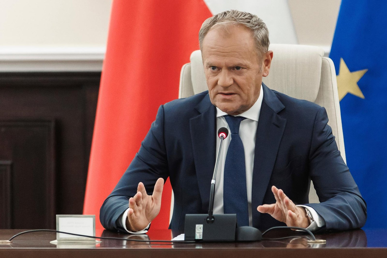 Železničnú trať v Poľsku zničil výbuch, Tusk hovorí o sabotáži