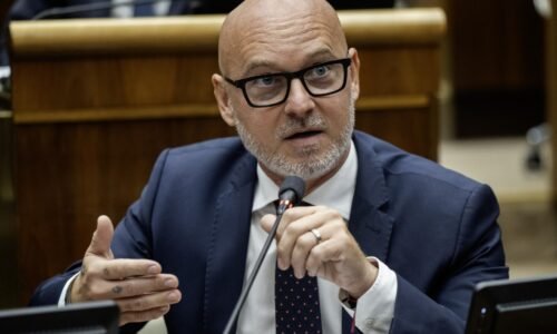 Opozícia tvrdí, že železnice sú podfinancované, to bráni zlepšeniu bezpečnosti. Ráža vyzvala na odstúpenie