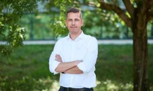 AI prudko zvyšuje spotrebu elektriny v dátových centrách. Kľúčové bude nájsť nové zdroje aj zlepšiť efektivitu AI prudko zvyšuje spotrebu elektriny v dátových centrách. Kľúčové bude nájsť nové zdroje aj zlepšiť efektivitu