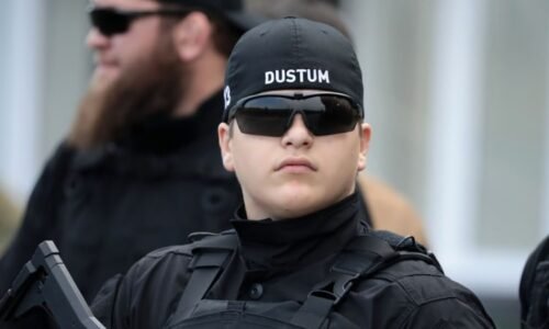 Velkolepá oslava v Čečensku: Mladý Kadyrov střílel z kulometu, gratuloval mu Putin i bijec z USA