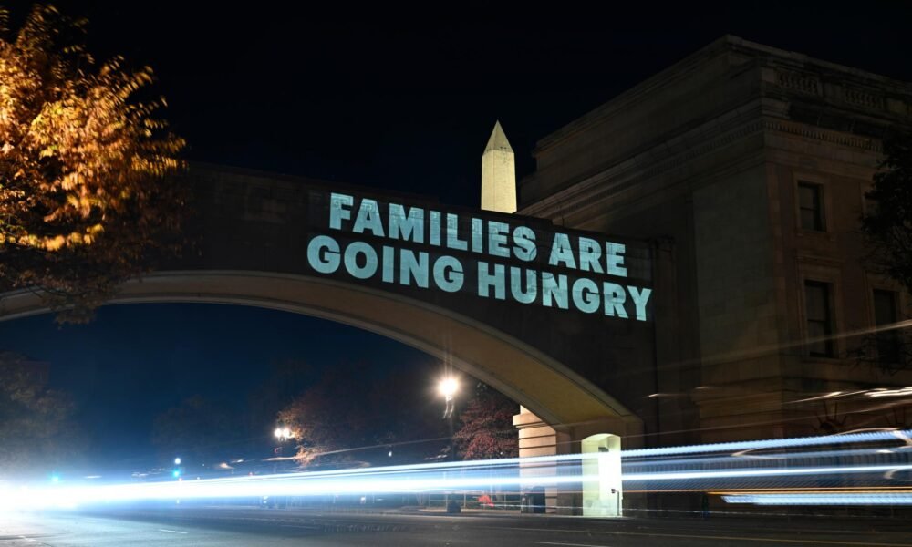 Shutdown paralyzuje služby. Potravinová pomoc sa zredukuje pre milióny Američanov