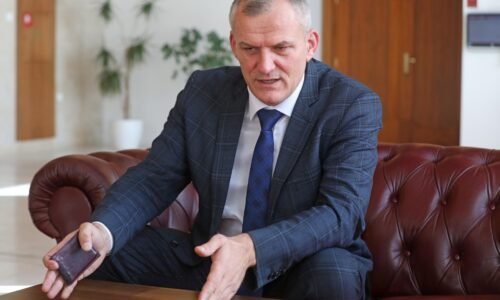 Malatinec pre HN: Veto prezidenta prelomíme. Získavame piateho poslanca na našu stranu Malatinec pre HN: Veto prezidenta prelomíme. Získavame piateho poslanca na našu stranu