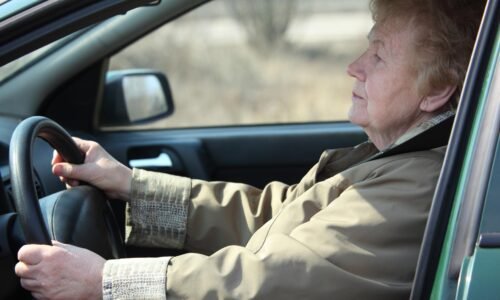 Seniori za volantom: povinná lekárska prehliadka až po sedemdesiatke