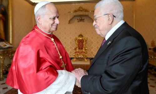 Pápež Lev XIV. sa prvýkrát stretol so šéfom Palestínskej autonómie Abbásom