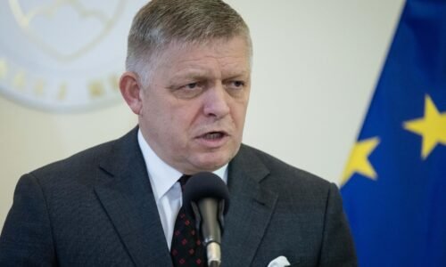 Fico podáva návrh na odvolanie vicepremiéra Petra Kmeca Fico podáva návrh na odvolanie vicepremiéra Petra Kmeca