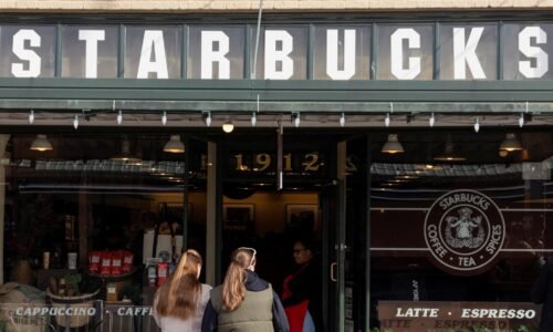 Tržby Starbucks verzus cena kávy. Aký vývoj možno očakávať?