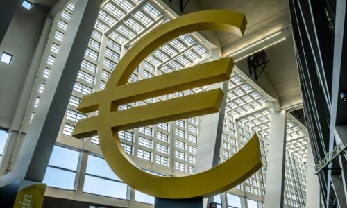 Úvery domácnostiam v eurozóne rastú rýchlejšie, peňažná zásoba zostáva stabilná