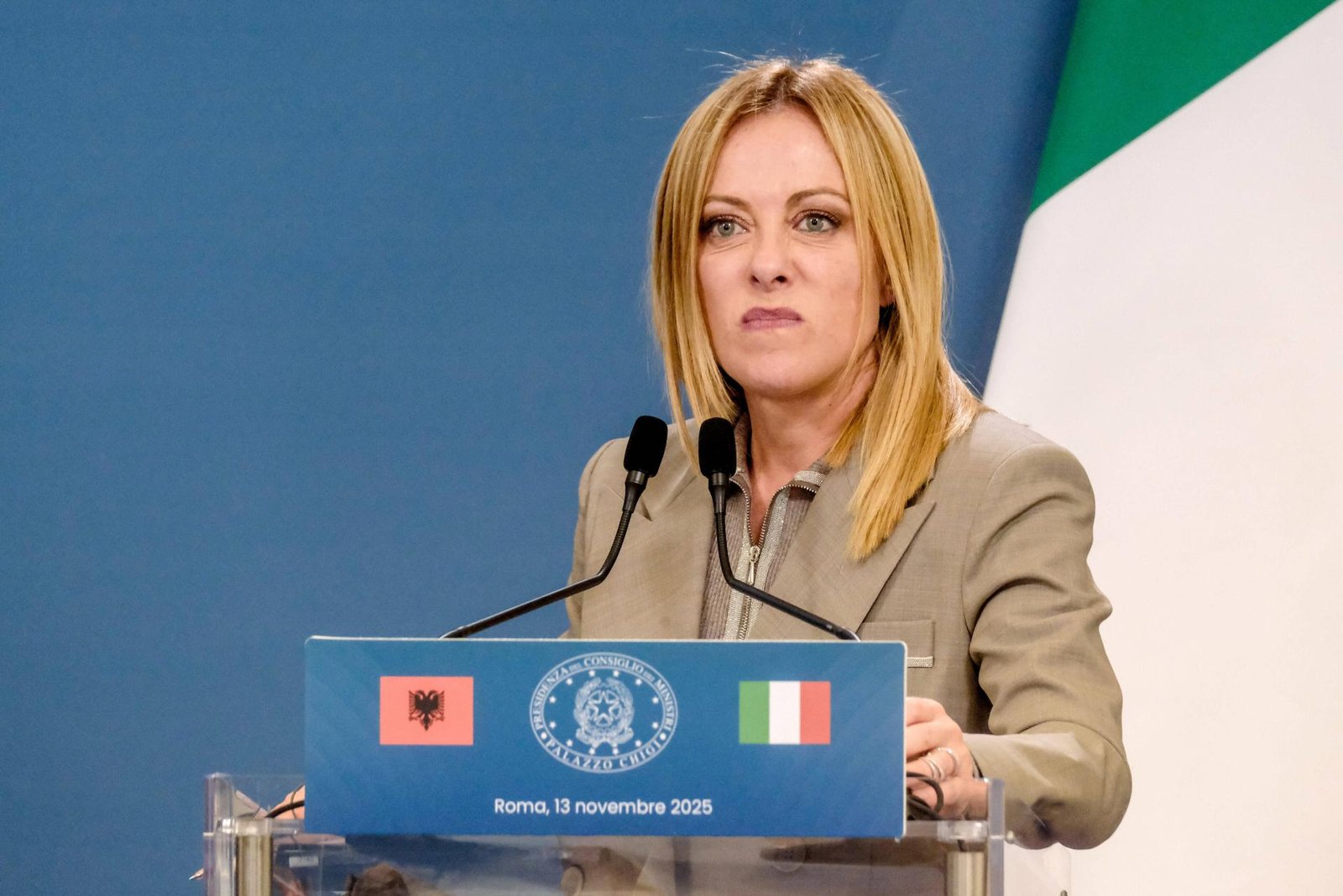 Meloniová trvá na talianskych prijímacích centrách v Albánsku. Sme odhodlaní pokračovať, tvrdí