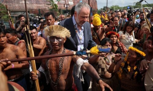 Domorodí obyvatelia zablokovali vstup na konferenciu COP30, požadujú schôdzku s brazílskym prezidentom Domorodí obyvatelia zablokovali vstup na konferenciu COP30, požadujú schôdzku s brazílskym prezidentom