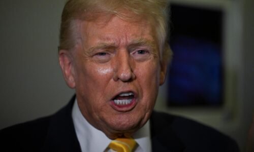 Trump oznámil, že vo voľbách nepodporí svoju spojenkyňu, ktorá žiada zverejnenie dokumentov o Epsteinovi