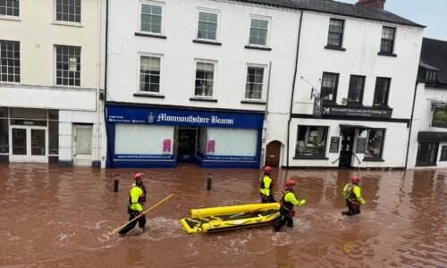 Búrka Claudia si v Portugalsku vyžiadala tri životy, v Británii spôsobila záplavy Búrka Claudia si v Portugalsku vyžiadala tri životy, v Británii spôsobila záplavy