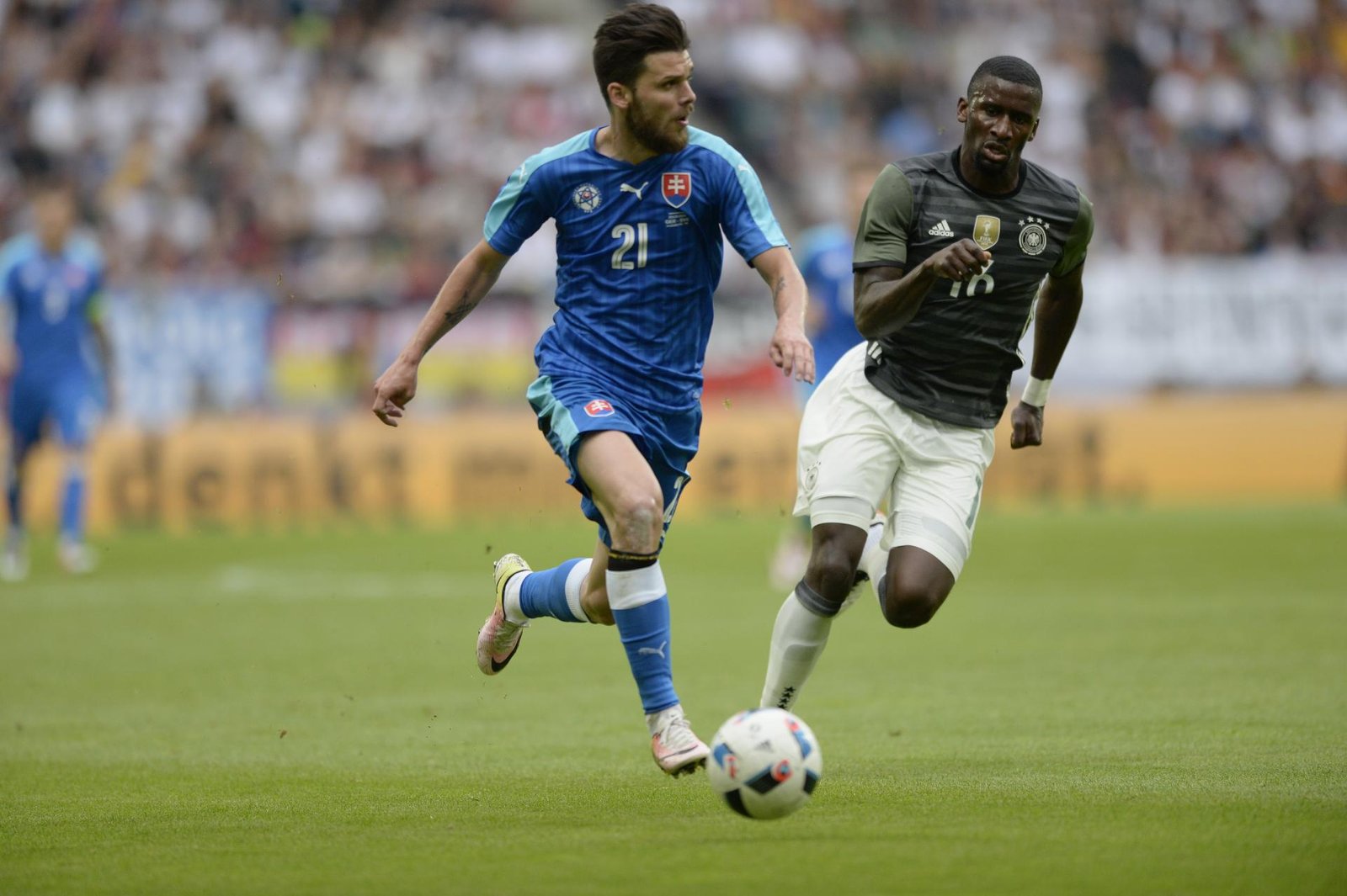 Poraziť Nemcov dvakrát za sebou? Zázraky sa dejú a verím, že dnes jeden taký zažijeme, želá si útočník Ďuriš