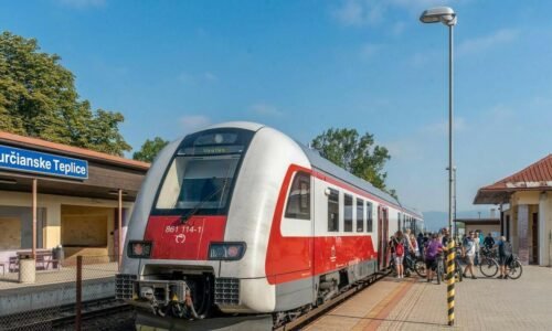 Staré vedenie ZSSK podpísalo posledný deň vo funkcii zmluvu za 90 miliónov eur. Vozne dodá Móricova firma Staré vedenie ZSSK podpísalo posledný deň vo funkcii zmluvu za 90 miliónov eur. Vozne dodá Móricova firma