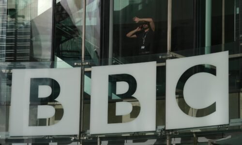 BBC sa bráni Trumpovej žalobe, jej šéf odmieta obvinenia z ohovárania