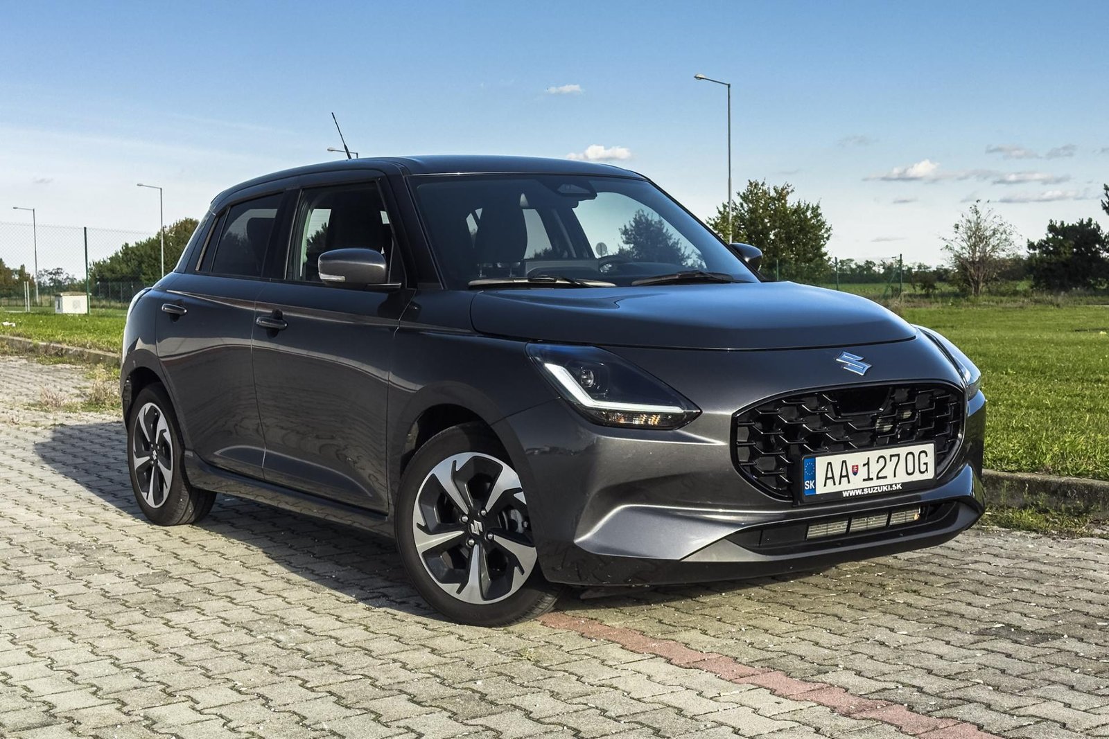 Suzuki má skvelé „obyčajné“ auto. Silnou stránkou je jednoduchosť i rozumná cena Suzuki má skvelé „obyčajné“ auto. Silnou stránkou je jednoduchosť i rozumná cena