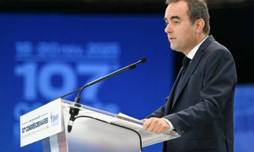 Návrh francúzskeho štátneho rozpočtu podporil len jeden poslanec