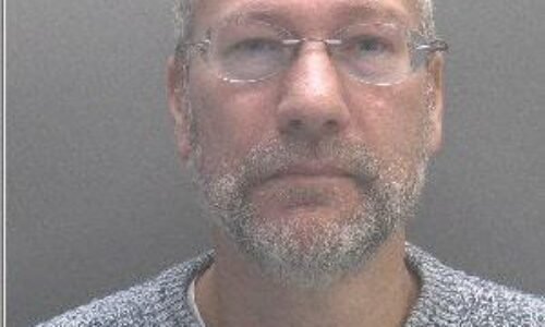 Britský súd odsúdil exeuroposlanca Gilla za korupciu v prospech Ruska. Ide do väzenia na viac než dekádu