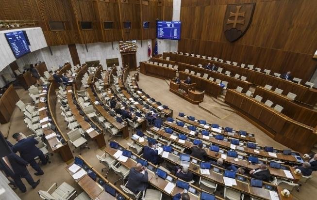 S prijatím etického kódexu poslancov súhlasí 90,1 percenta respondentov
