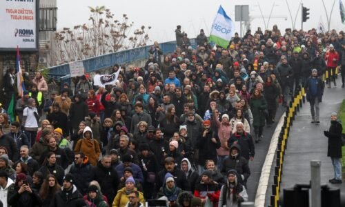 Tisícky srbských študentov opäť vyšli do ulíc Belehradu, žiadali predčasné voľby Tisícky srbských študentov opäť vyšli do ulíc Belehradu, žiadali predčasné voľby