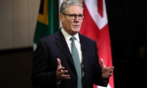 Starmer telefonoval s Trumpom, zhodli sa na spolupráci v tejto „kritickej chvíli“