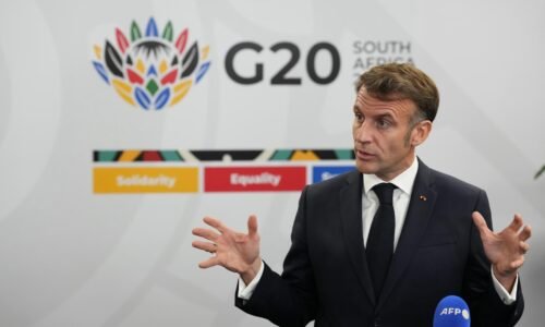 Americký mierový plán pre Ukrajinu je potrebné znova preskúmať, tvrdí Macron