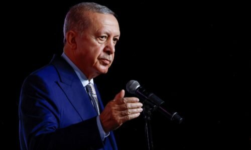 Pred diskusiou o nasadení jednotiek na Ukrajinu je potrebné prímerie, reaguje Ankara na Macrona