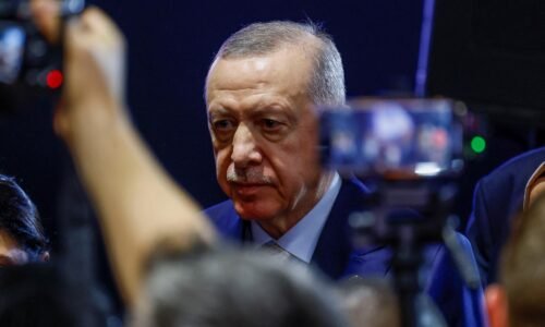 Turecký novinár dostal štyri roky väzenia za údajné vyhrážanie sa Erdoganovi Turecký novinár dostal štyri roky väzenia za údajné vyhrážanie sa Erdoganovi