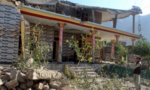 Deväť detí zahynulo pri pakistanskom útoku v Afganistane, Taliban sľúbil odvetu